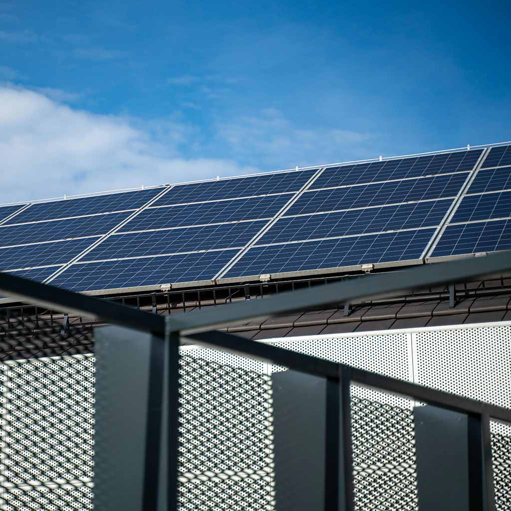 Hausdächer mit Solarpaneelen